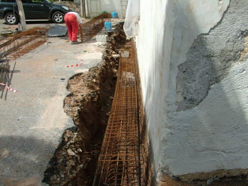 Καθαρισμός πέτρας , εξωτερική ανακαίνιση, μόνωση επισκευή κεραμιδιών.