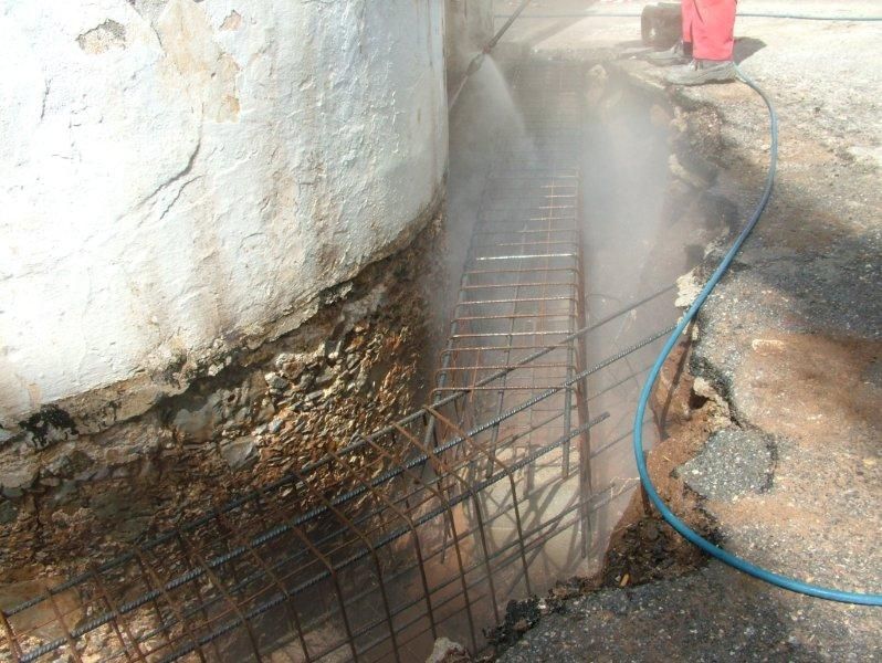 Καθαρισμός πέτρας , εξωτερική ανακαίνιση, μόνωση επισκευή κεραμιδιών.
