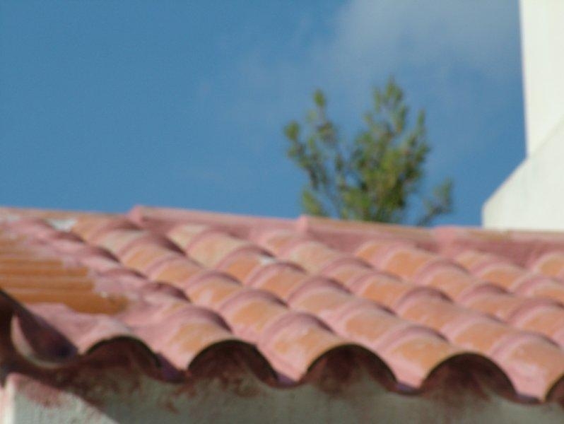 Καθαρισμός πέτρας , εξωτερική ανακαίνιση, μόνωση επισκευή κεραμιδιών.