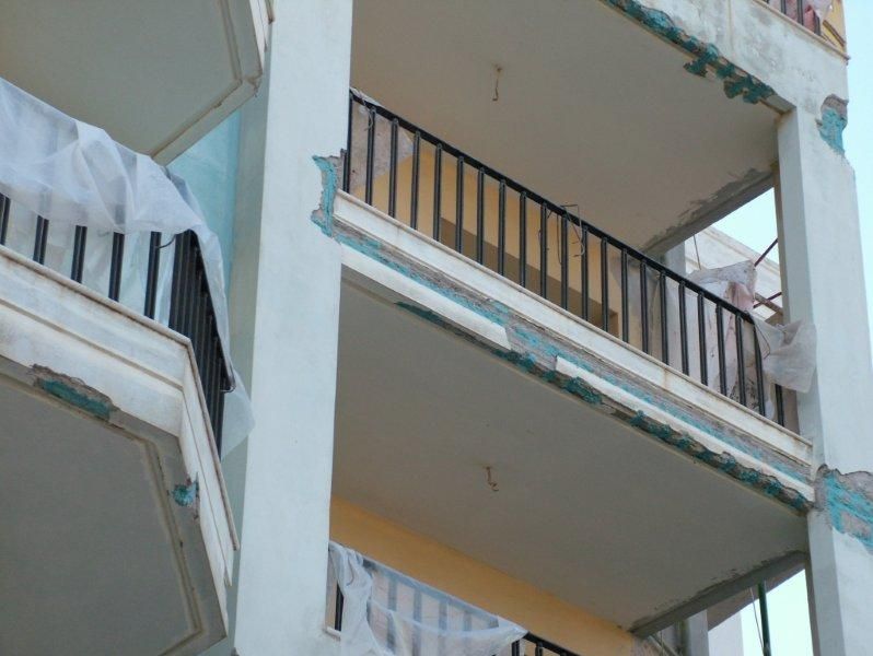 Επισκευές οπλισμού, μονώσεις τοίχων, χρωματισμός, υγρομόνωση θερμομόνωσης ταράτσας.