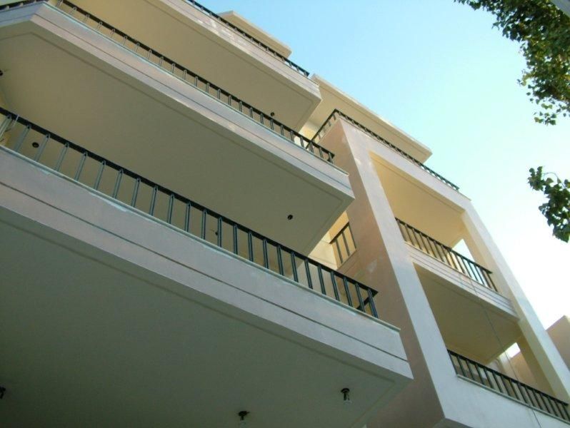 Επισκευές οπλισμού, μονώσεις τοίχων, χρωματισμός, υγρομόνωση θερμομόνωσης ταράτσας.