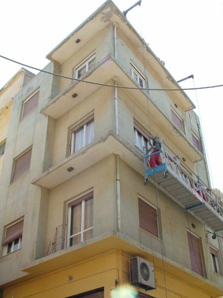 Επισκευές οπλισμού, μονώσεις τοίχων, χρωματισμός.