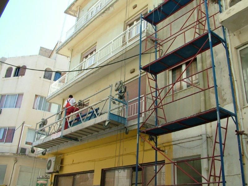 Επισκευές οπλισμού, μονώσεις τοίχων, χρωματισμός.