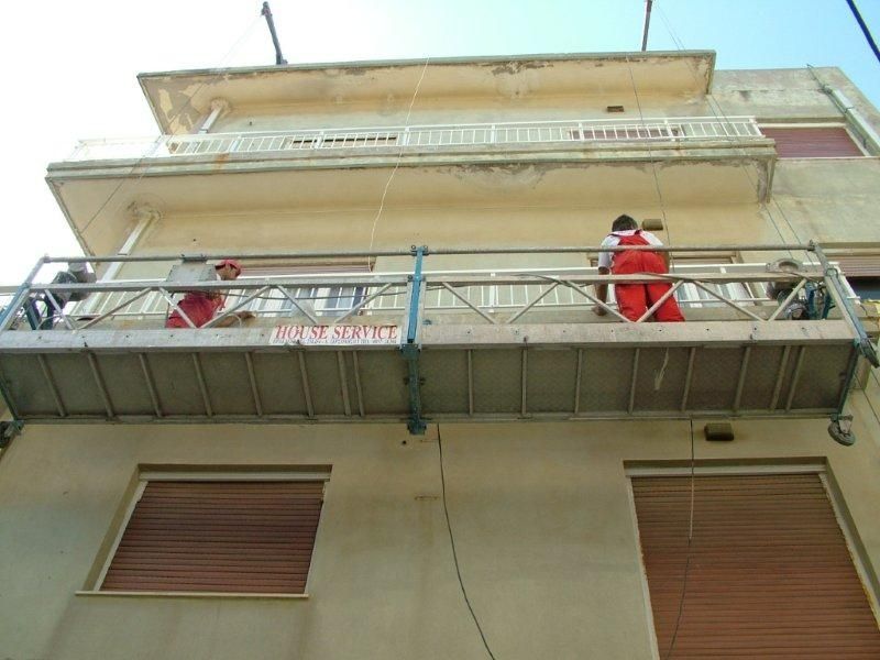 Επισκευές οπλισμού, μονώσεις τοίχων, χρωματισμός.