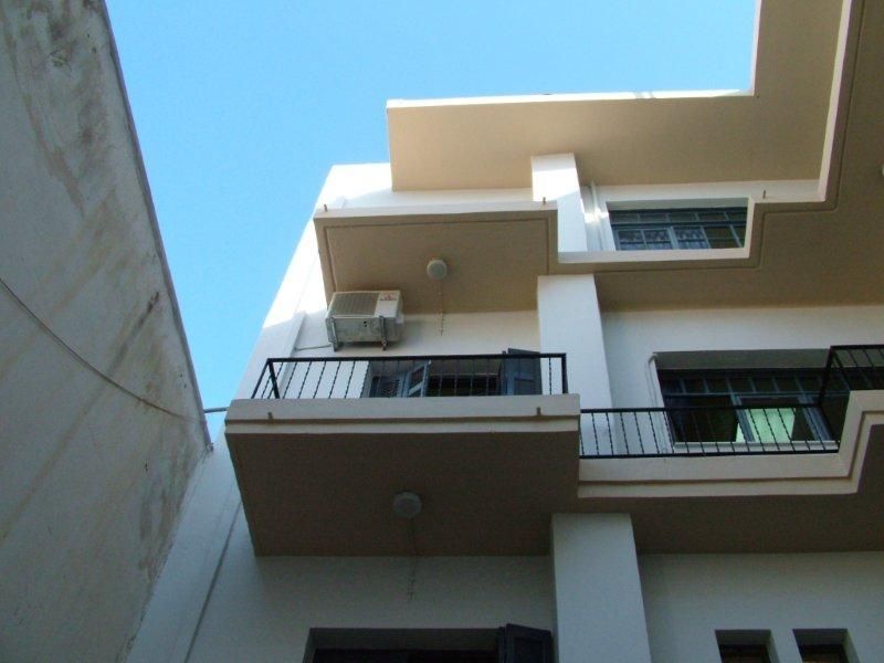 Επισκευές οπλισμού, μονώσεις τοίχων, χρωματισμός.