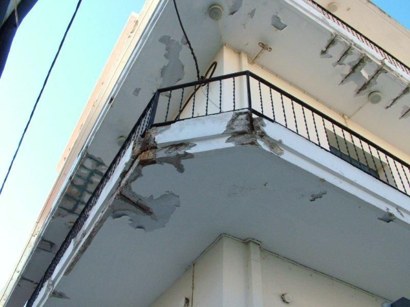 Επισκευές οπλισμού, μονώσεις τοίχων, χρωματισμός.