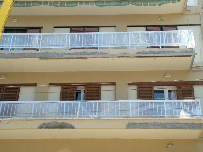 Επισκευές οπλισμού, μονώσεις τοίχων, χρωματισμός υγρομόνωση θερμομόνωσης ταράτσας.