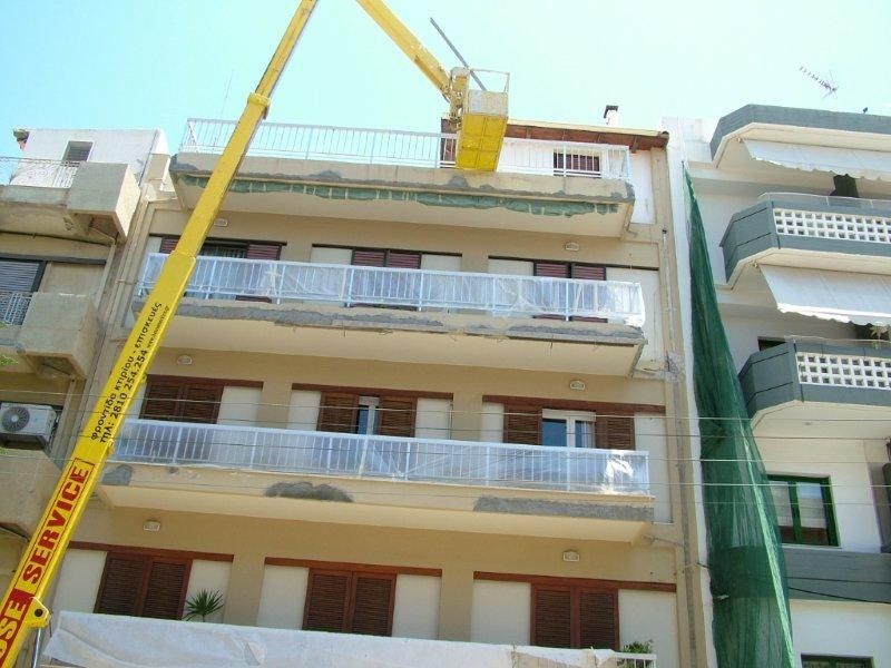 Επισκευές οπλισμού, μονώσεις τοίχων, χρωματισμός υγρομόνωση θερμομόνωσης ταράτσας.