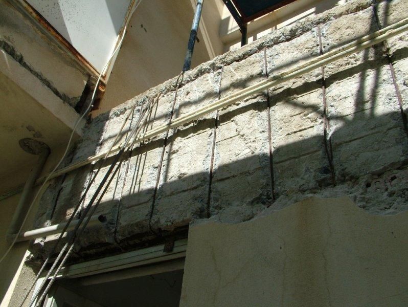 Επισκευές οπλισμού, μονώσεις τοίχων, χρωματισμός.