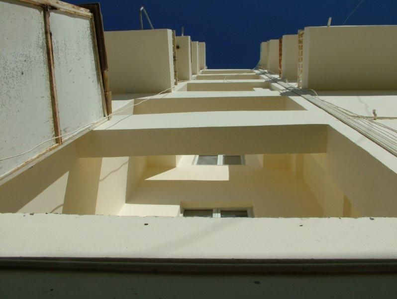 Επισκευές οπλισμού, μονώσεις τοίχων, χρωματισμός.