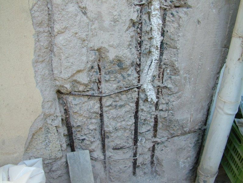 Επισκευές οπλισμού, μονώσεις τοίχων, χρωματισμός.