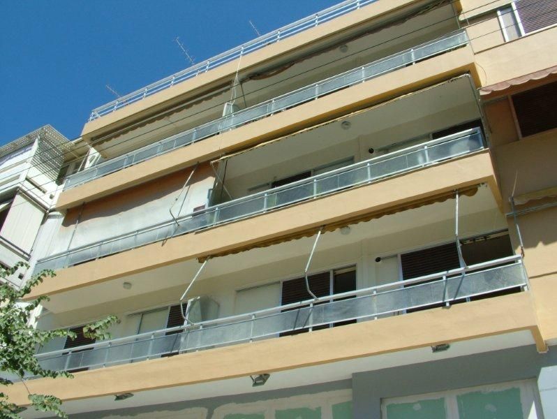 Επισκευές οπλισμού, μονώσεις τοίχων, χρωματισμός.
