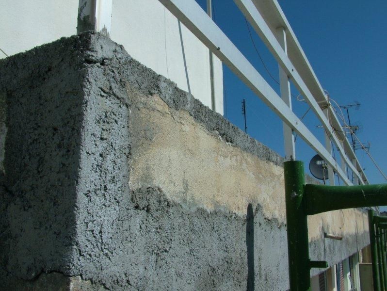 Επισκευές οπλισμού, μονώσεις τοίχων, χρωματισμός.