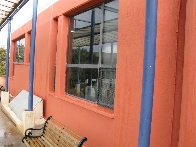 Επισκευές οπλισμού, μονώσεις τοίχων, χρωματισμός.