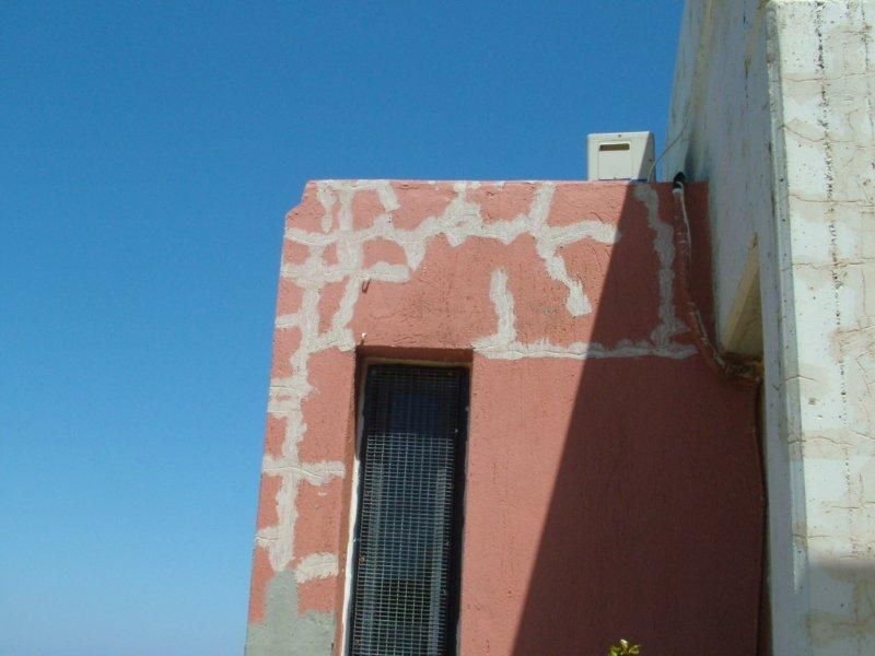 Επισκευές οπλισμού, μονώσεις τοίχων, χρωματισμός.