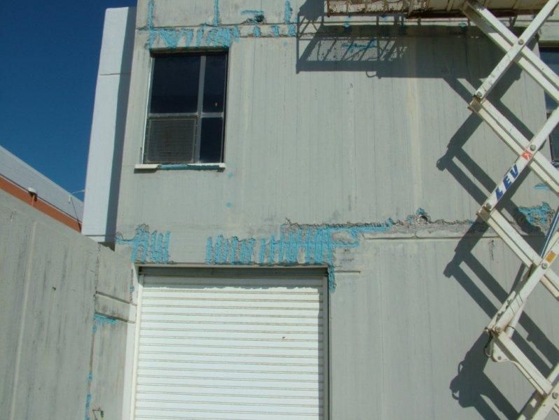 Επισκευές οπλισμού, μονώσεις τοίχων, χρωματισμός.
