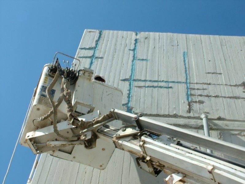 Επισκευές οπλισμού, μονώσεις τοίχων, χρωματισμός.