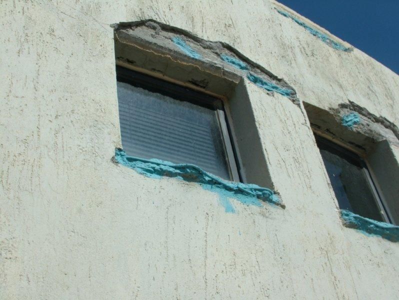 Επισκευές οπλισμού, μονώσεις τοίχων, χρωματισμός.