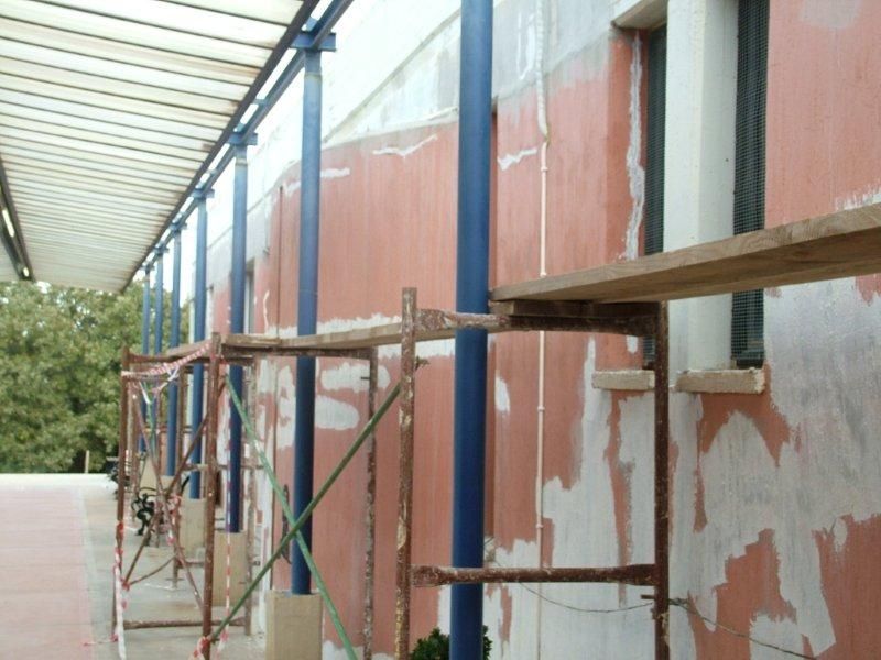 Επισκευές οπλισμού, μονώσεις τοίχων, χρωματισμός.