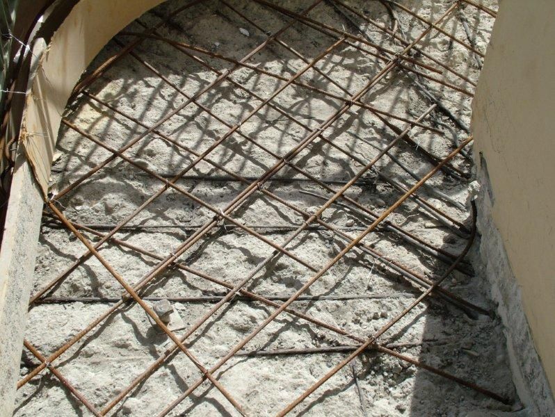 Επισκευές οπλισμού, μονώσεις τοίχων, χρωματισμός.