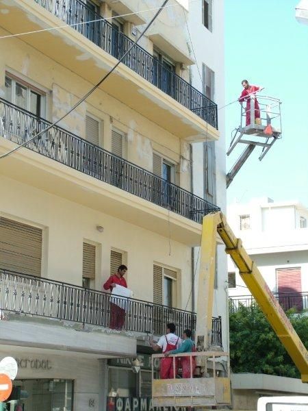 Επισκευές οπλισμού, μονώσεις τοίχων, χρωματισμός.