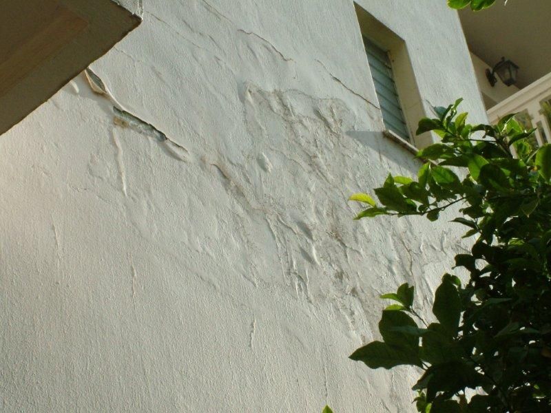 Επισκευές οπλισμού, μονώσεις τοίχων, χρωματισμός υγρομόνωση ταράτσας.
