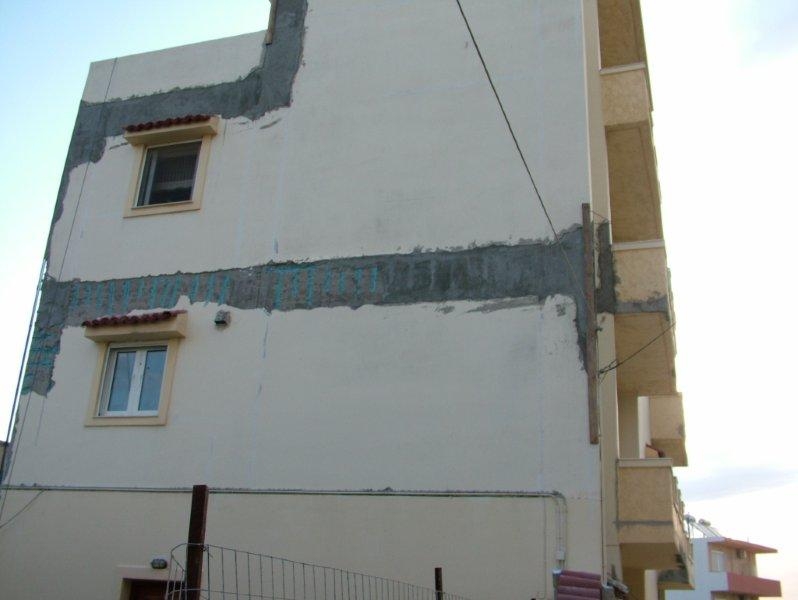 Επισκευές οπλισμού, μονώσεις τοίχων, χρωματισμός.