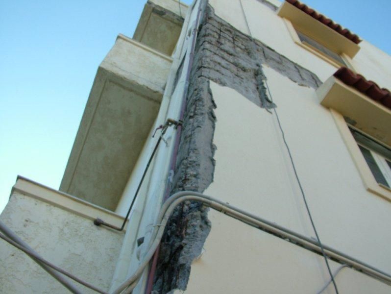 Επισκευές οπλισμού, μονώσεις τοίχων, χρωματισμός.