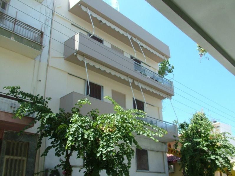 Επισκευές οπλισμού, μονώσεις τοίχων, χρωματισμός.