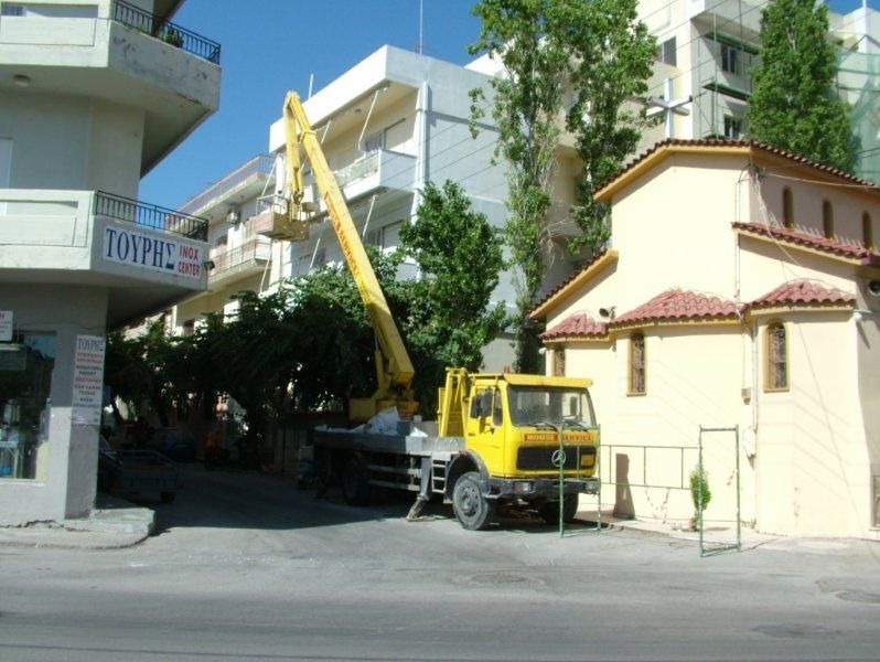 Επισκευές οπλισμού, μονώσεις τοίχων, χρωματισμός.