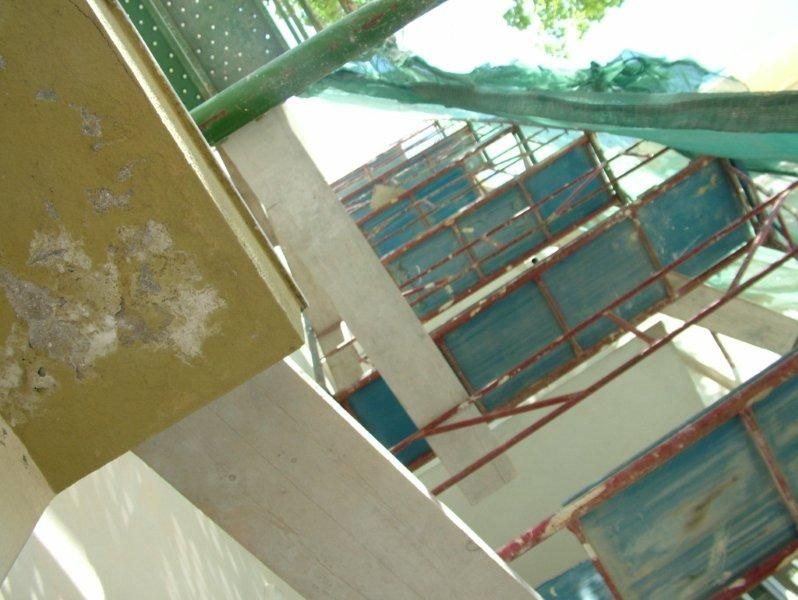 Επισκευές οπλισμού, μονώσεις τοίχων, χρωματισμός.
