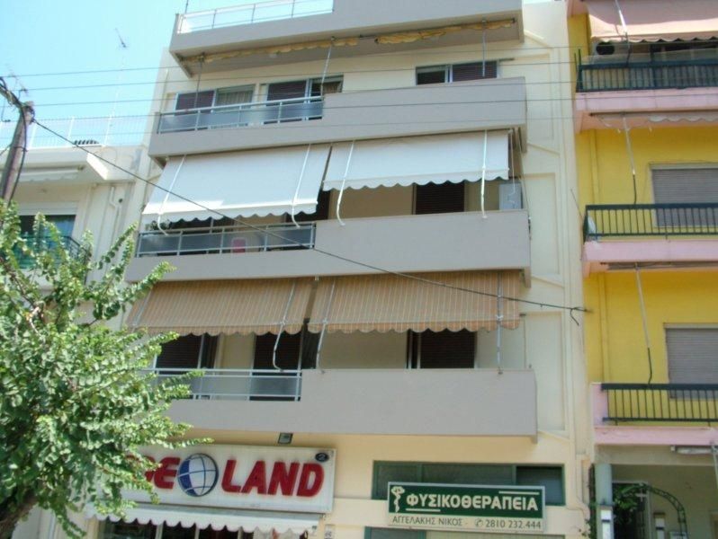 Επισκευές οπλισμού, μονώσεις τοίχων, χρωματισμός.