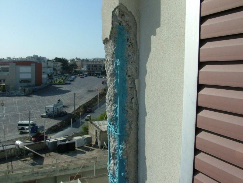 Επισκευές οπλισμού, μονώσεις τοίχων, χρωματισμός.