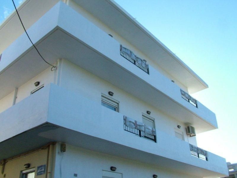 Επισκευές οπλισμού, μονώσεις τοίχων, χρωματισμός υγρομόνωση θερμομόνωσης ταράτσας.