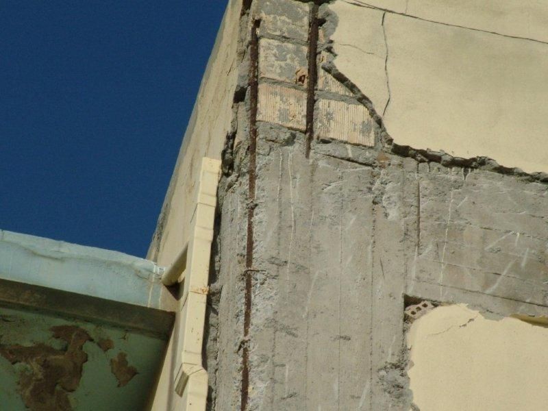 Επισκευές οπλισμού, μονώσεις τοίχων, χρωματισμός υγρομόνωση θερμομόνωσης ταράτσας.