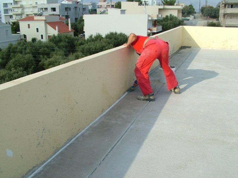 Επισκευές οπλισμού, μονώσεις τοίχων, χρωματισμός υγρομόνωση θερμομόνωσης ταράτσας.