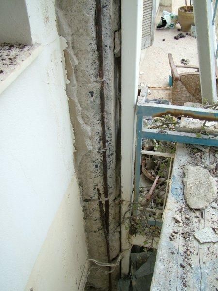 Επισκευές οπλισμού, μονώσεις τοίχων, χρωματισμός εσωτερική ανακαίνιση διαμερίσματος.