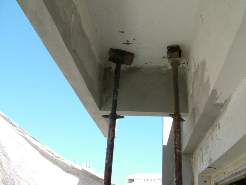 Επισκευές οπλισμού, μονώσεις τοίχων, χρωματισμός εσωτερική ανακαίνιση διαμερίσματος.
