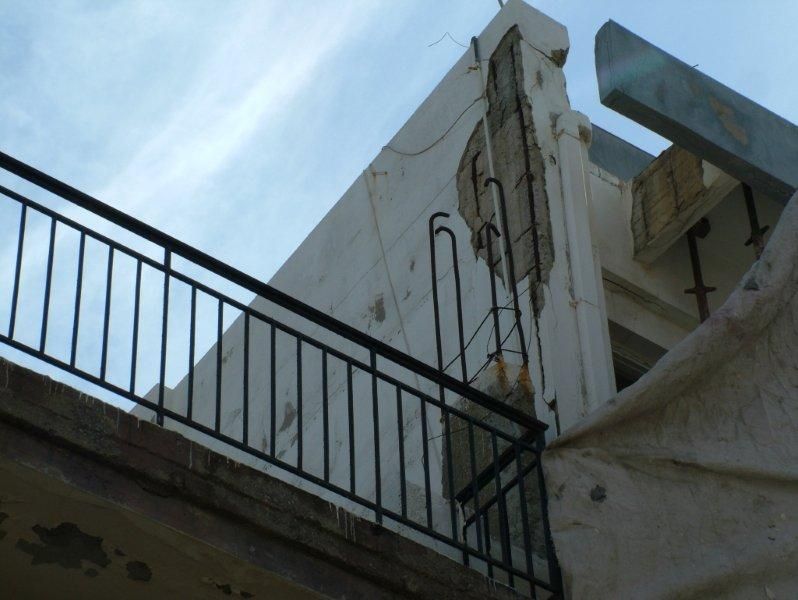 Επισκευές οπλισμού, μονώσεις τοίχων, χρωματισμός εσωτερική ανακαίνιση διαμερίσματος.