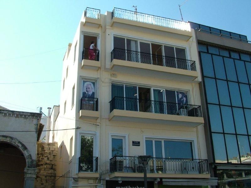 Επισκευές οπλισμού, μονώσεις τοίχων, χρωματισμός υγρομόνωση ταράτσας.