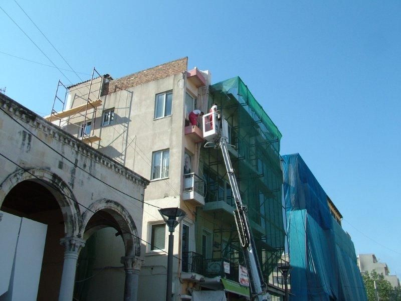 Επισκευές οπλισμού, μονώσεις τοίχων, χρωματισμός υγρομόνωση ταράτσας.