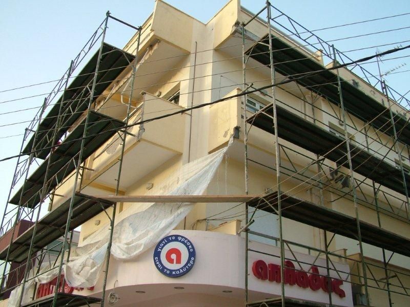 Επισκευές οπλισμού, μονώσεις τοίχων, χρωματισμός.