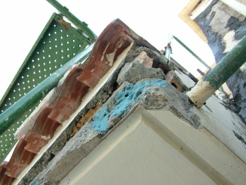 Επισκευές οπλισμού, μονώσεις τοίχων, χρωματισμός.