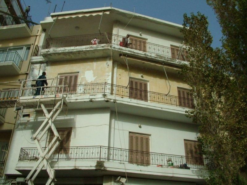 Επισκευές οπλισμού, μονώσεις τοίχων, χρωματισμός.