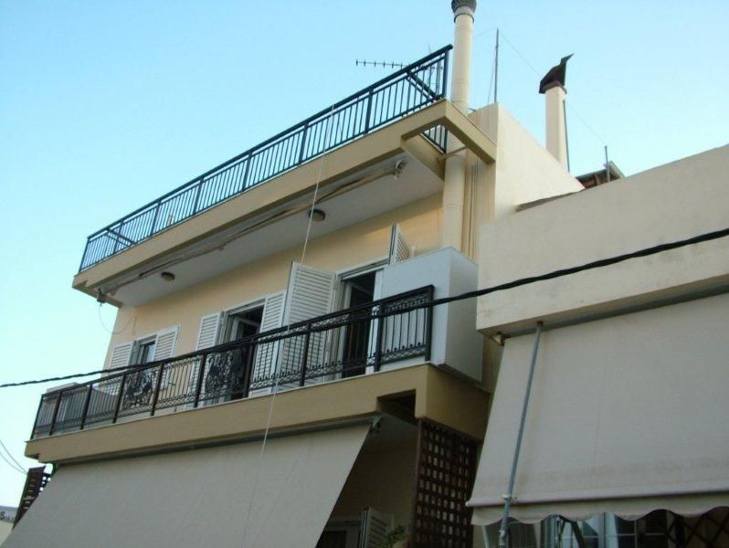 Επισκευές οπλισμού, μονώσεις τοίχων, χρωματισμός.