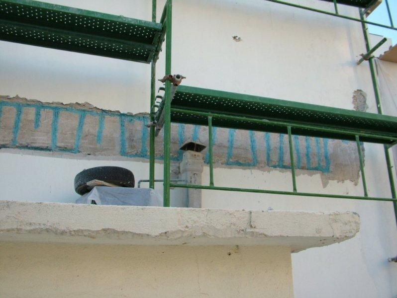 Επισκευές οπλισμού, μονώσεις τοίχων, χρωματισμός.