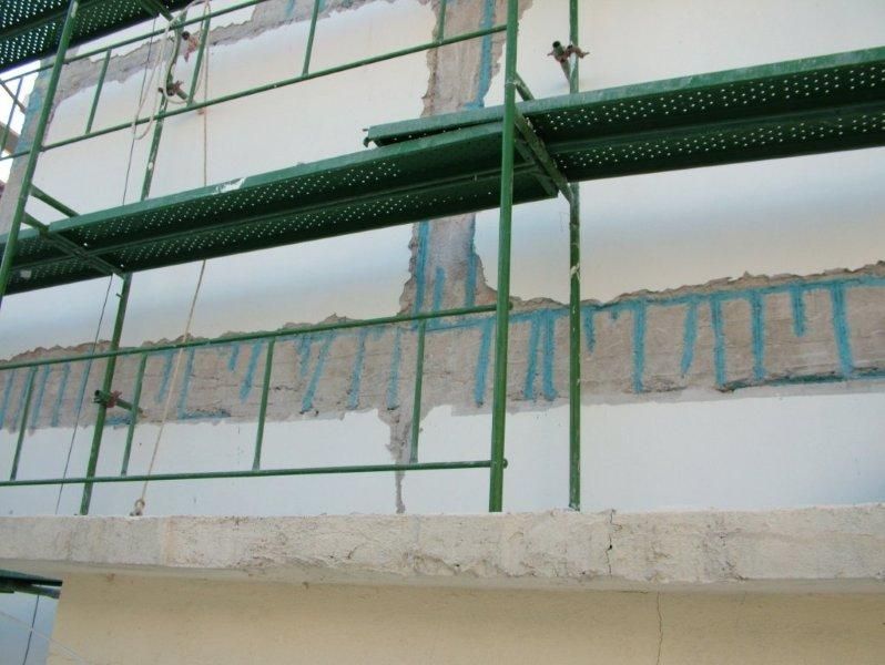 Επισκευές οπλισμού, μονώσεις τοίχων, χρωματισμός.