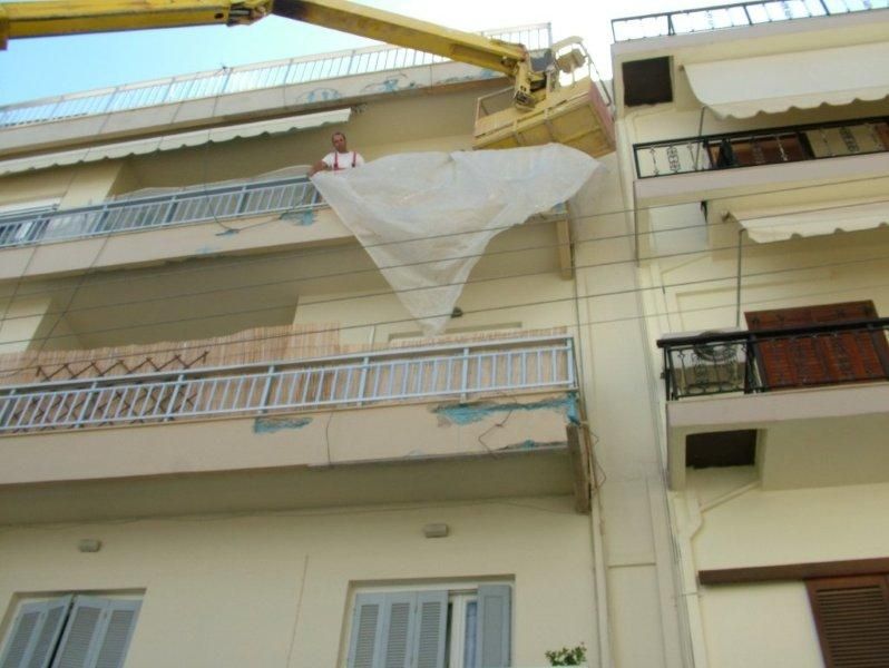Επισκευές οπλισμού, μονώσεις τοίχων, χρωματισμός.