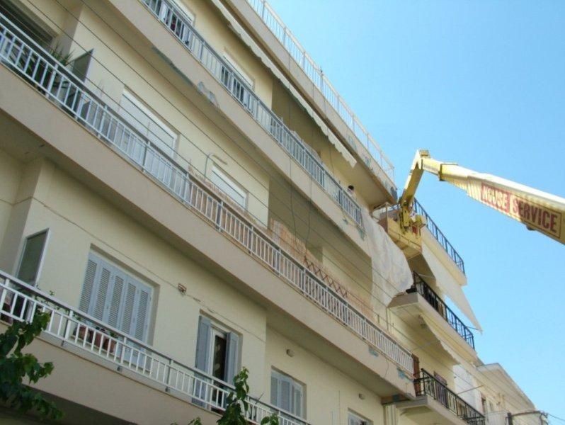 Επισκευές οπλισμού, μονώσεις τοίχων, χρωματισμός.