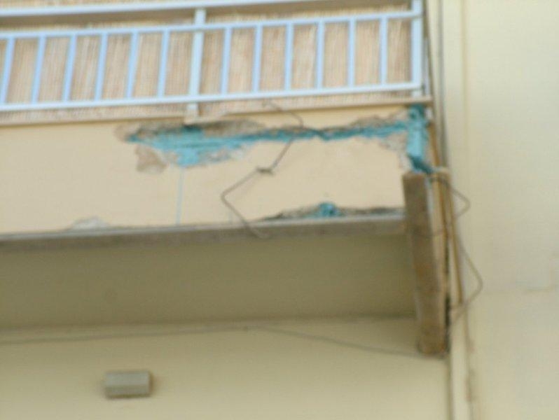 Επισκευές οπλισμού, μονώσεις τοίχων, χρωματισμός.